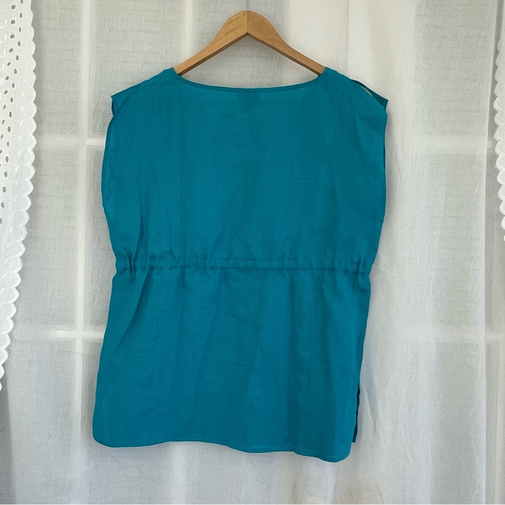 Blue Linen V-Neck Women's Top - Picture 3 of 4